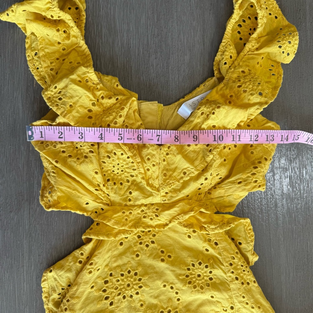 ASTR The Label Elora Ruffle Eyelet Mini Dress Cut Out XS Yellow - Picture 9 of 11